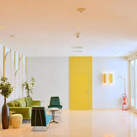 Colourful With Terrace Overlooking The Sea Apartment