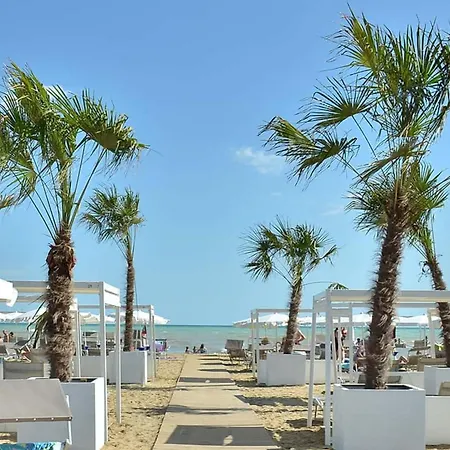 Colourful With Terrace Overlooking The Sea * Bibione