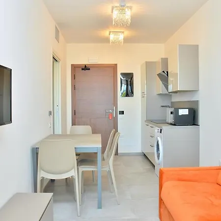 Apartment Colourful With Terrace Overlooking The Sea